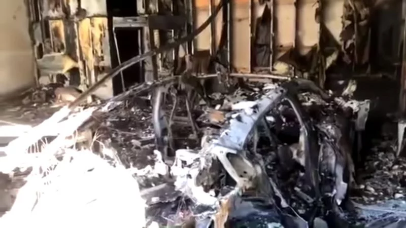 Porsche Taycan Catches Fire, Burns Down Garage in Florida 1